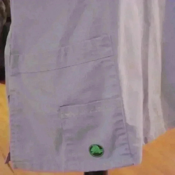 Crocs Scrub Top V neck Size Medium - Picture 5 of 6